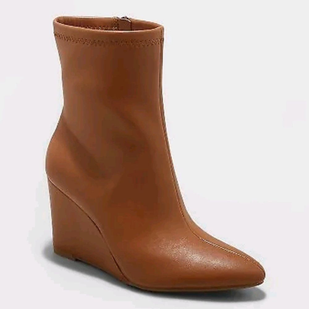 A New Day The Jocelyn Wedge Stretch Boot in Camel Brown Size 10 NWT